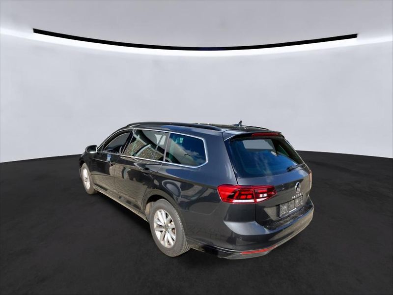 Volkswagen Passat 2,0 TDI TAŽNÉ KAMERA - fotka 3 z 12