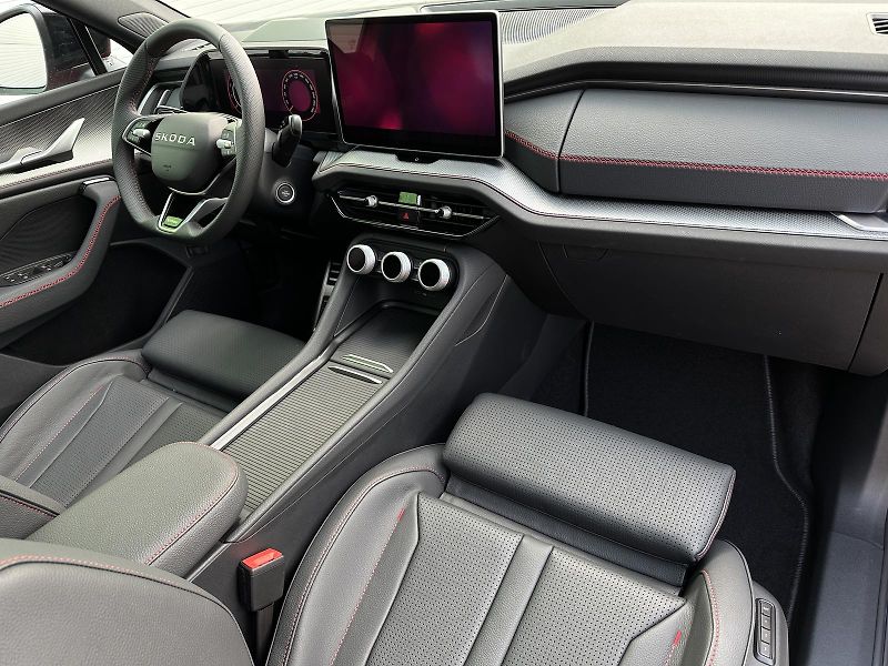 Škoda Kodiaq RS 2.0TSi DSG 4x4 265PS Matrix - fotka 44 z 51