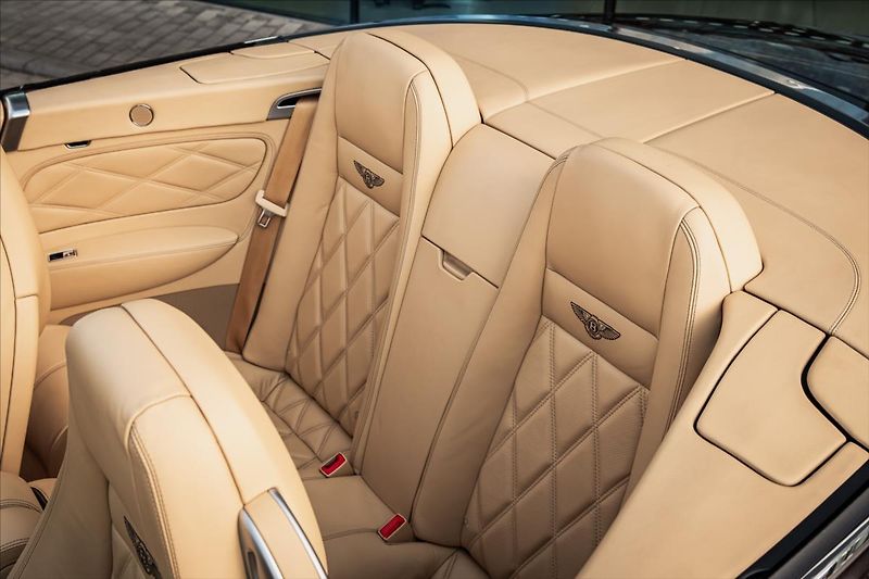 Bentley Continental GTC 6,0 W12 Mulliner 1.ČR DPH - fotka 16 z 32