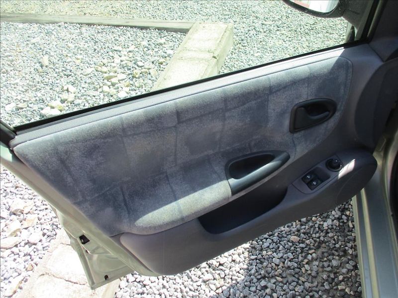 Renault Mégane 1,4 i, klima, serv. kniha, - fotka 18 z 32