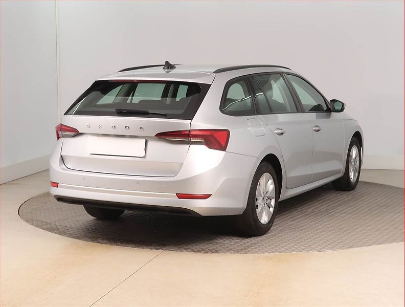 Škoda Octavia (2023) Ambition 2.0 TDI, ČR,1.maj - fotka 5 z 15