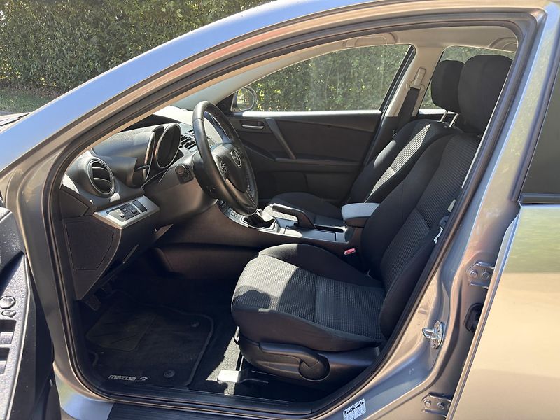 Mazda 3 1.6 Edition - fotka 18 z 31