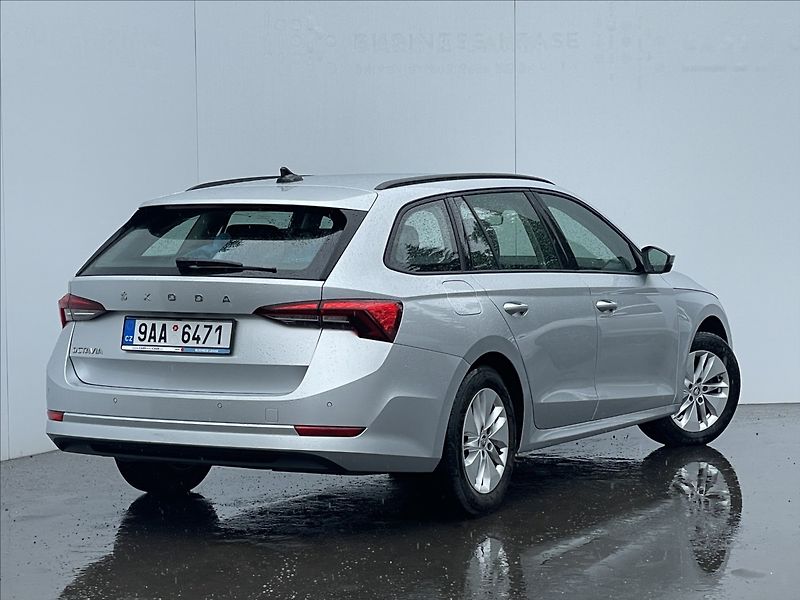 Škoda Octavia 2,0 TDI Combi Ambition Plus - fotka 3 z 23