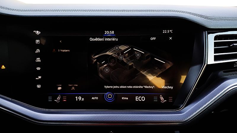 Volkswagen Touareg R-LINE 210kW-WEBASTO-HUD-TZ- - fotka 45 z 50