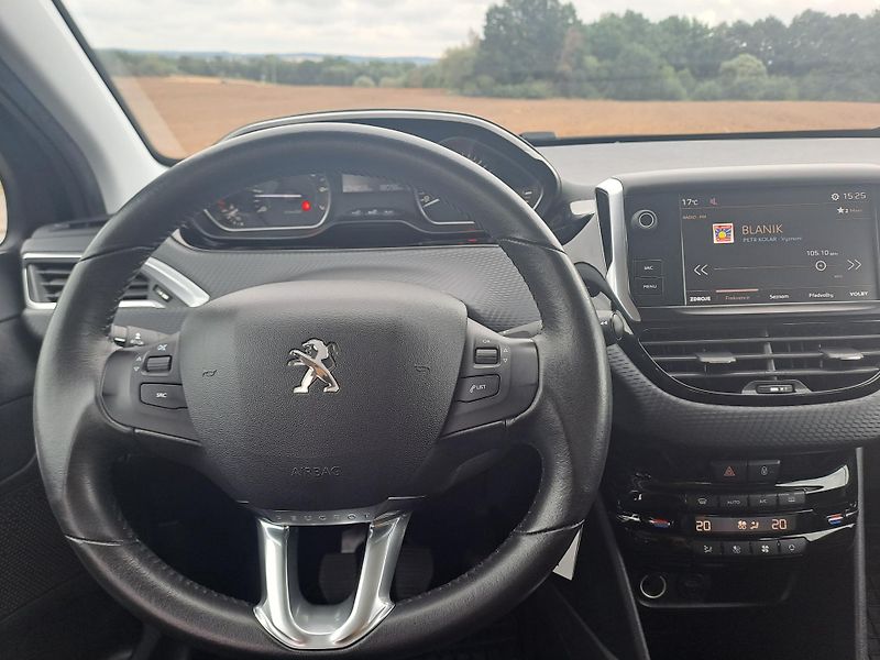 Peugeot 2008 (2017) 1.2  1. MAJITEL ČR PĚKNÝ STAV - fotka 18 z 31