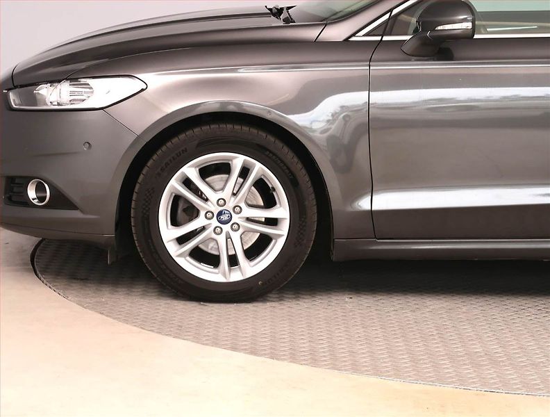 Ford Mondeo (2019) 2.0 TDCI, Navi, Tempomat - fotka 15 z 16