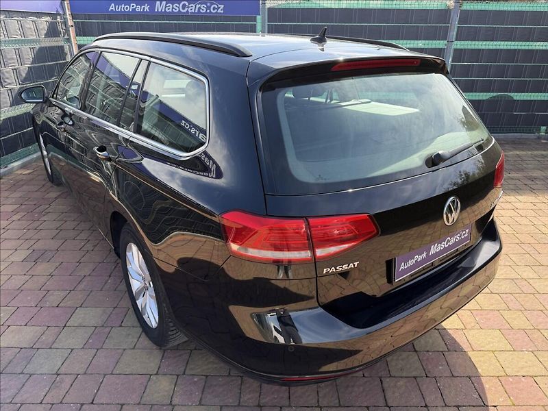 Volkswagen Passat 2.0 TDI Comfortline - fotka 6 z 20