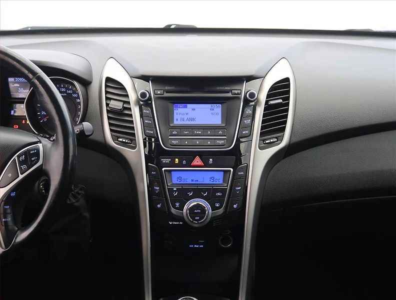 Hyundai i30 (2015) 1.6 MPI, ČR,1.maj, Tempomat - fotka 12 z 18