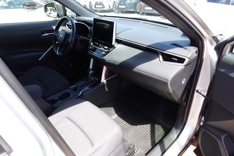 Toyota Corolla Cross 2,0 HEV Style Tech FWD - fotka 12 z 33