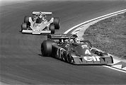 Tyrrell P34 řízený Patrickem Depaillerem při Velké ceně Holandska 1976. Foto: Wikimedia Commons, Bert Verhoeff, CC BY-SA 3.0