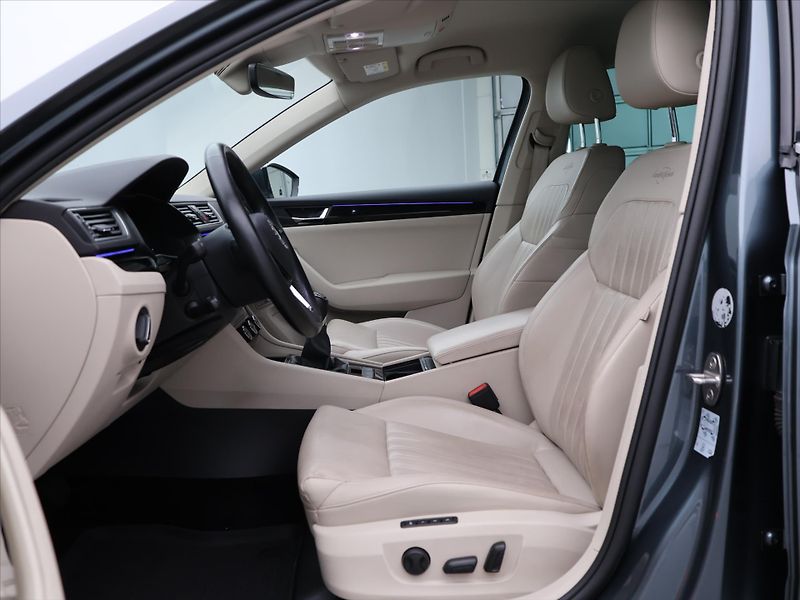 Škoda Superb 2,0 TDI 110kW 4x4 CZ L&K - fotka 12 z 36