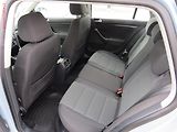 Volkswagen Golf (2011) 1.6 TDi, Panor, výhřev sed - náhled 11
