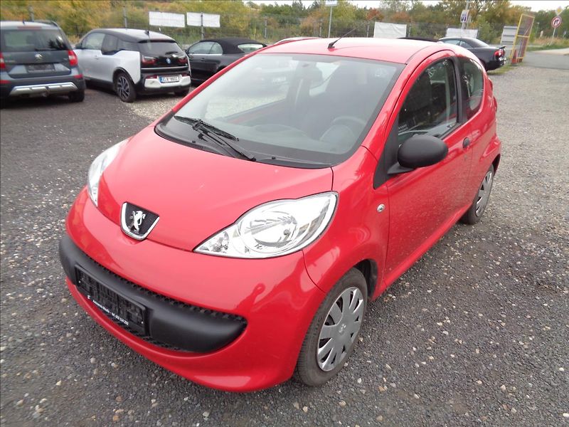 Peugeot 107 1,0 - fotka 2 z 13