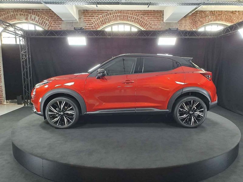 Nissan Juke působí naživo jako dospělý zástupce kategorie malých SUV.