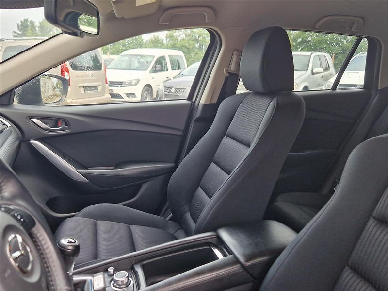 Mazda 6 2,2 D SKYACTIVE, VÝHŘEV NOSIČ - fotka 19 z 42