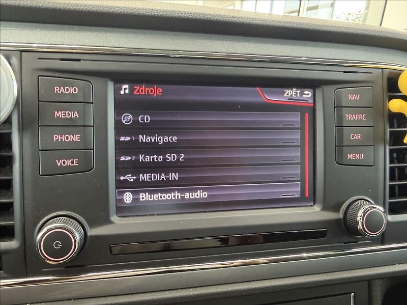 Seat Leon 2,0 TDi, FR-Line, DSG, Navi - fotka 24 z 34