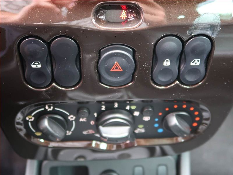 Dacia Duster (2012) 1.6 16V - fotka 15 z 16