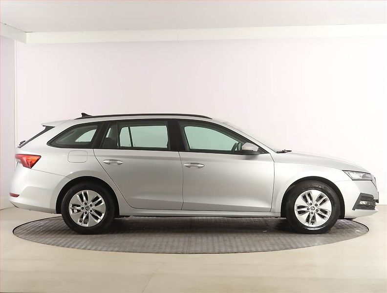 Škoda Octavia (2023) Ambition 2.0 TDI - fotka 6 z 25