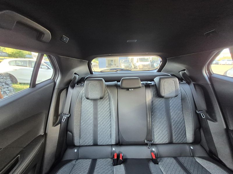Peugeot 2008 (2025) ALLURE PureTech 100kMAN6 TAŽNÉ - fotka 22 z 23