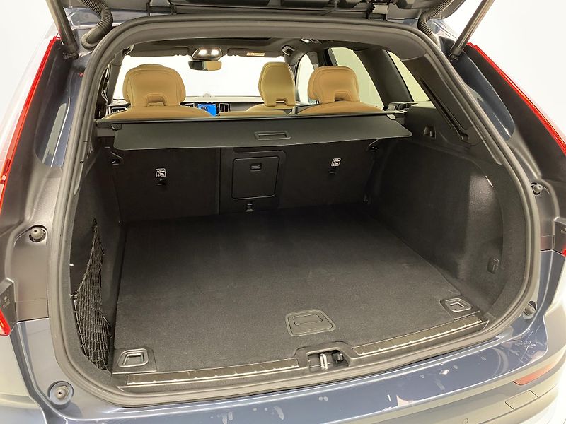 Volvo XC60 T8 AWD ULTRA BRIGHT REZERVACE - fotka 6 z 64