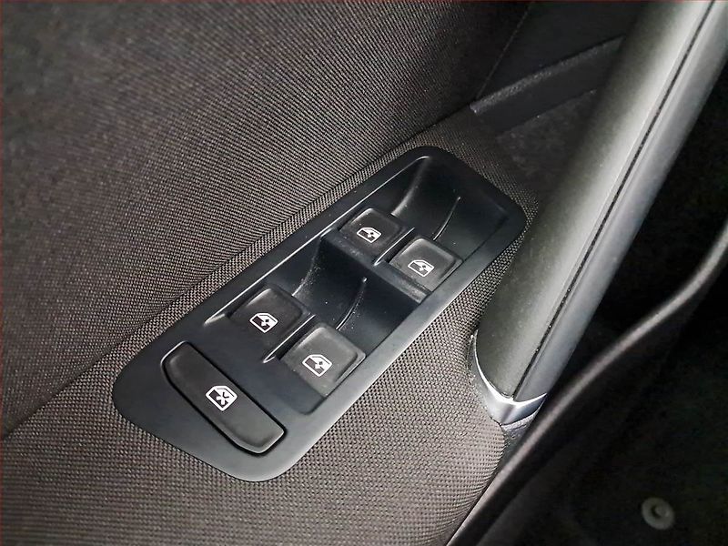 Volkswagen Golf (2018) Highline 1.5 TSI, Serv.kniha - fotka 15 z 19