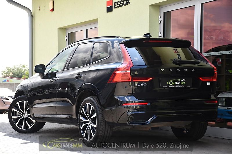 Volvo XC60 2.0T8 R-Desing RECHARGE - fotka 3 z 54
