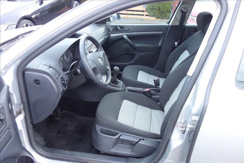 Škoda Octavia 1,6 i 75KW, ČR, KLIMATIZACE. - fotka 9 z 25