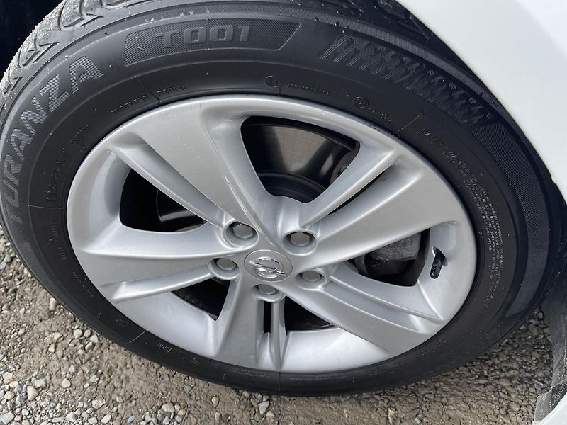 Opel Insignia 2.0CDTi 125kW AT-NEHAV-DPH-ČR! - fotka 2 z 32