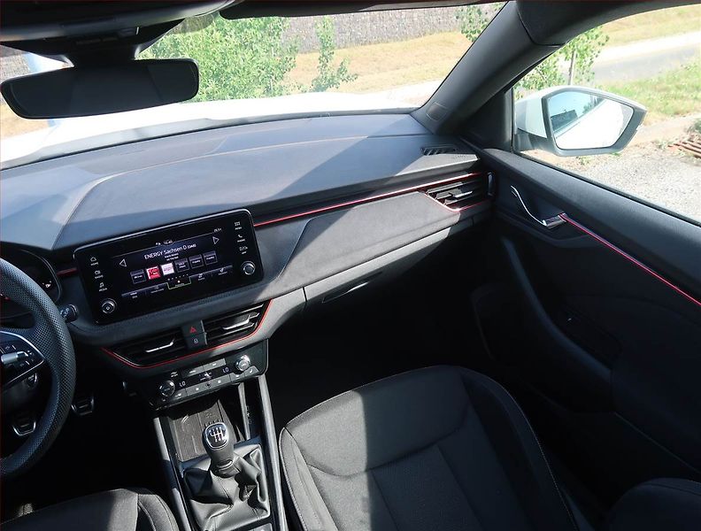 Škoda Kamiq (2024) Drive 1.0 TSI - fotka 8 z 17
