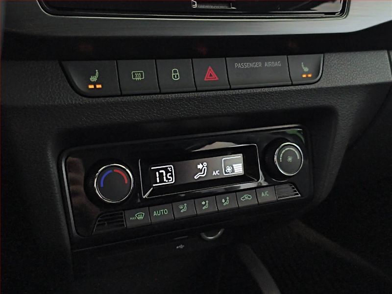 Škoda Fabia (2019) Style 1.0 TSI, Serv.kniha - fotka 15 z 17