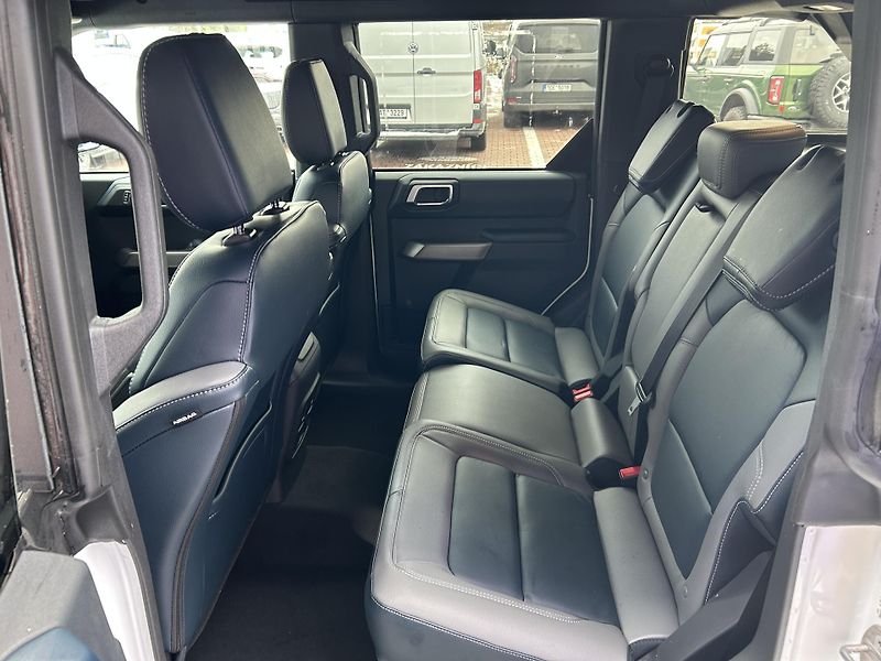 Ford Bronco 2.7 EcoBoost 246kW OUTER BANKS - fotka 8 z 32