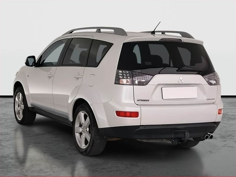 Mitsubishi Outlander (2007) 2.0 DI-D, 4X4, 7 míst - fotka 4 z 20