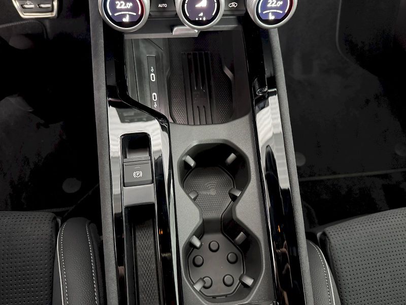 Škoda Superb (2025) SportLine 2.0 TDI/ 142 kW DSG7 - fotka 19 z 30