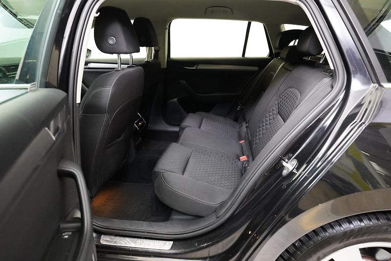 Škoda Superb - fotka 26 z 29