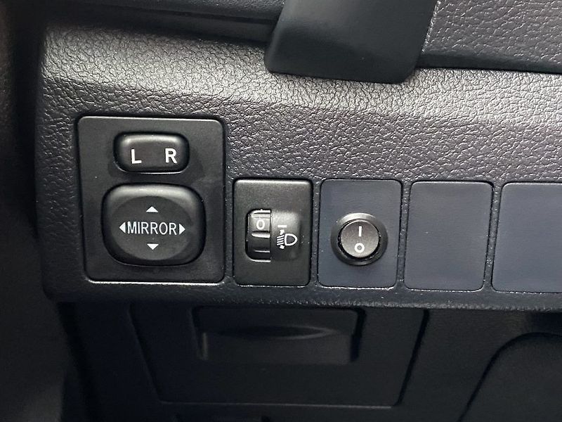 Toyota Auris 1.4D, ČR, Active, manual - fotka 28 z 31