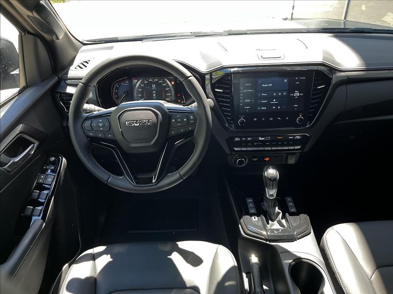 Isuzu D-Max 1,9 Double Cab  6A/T V-Cross M - fotka 11 z 28