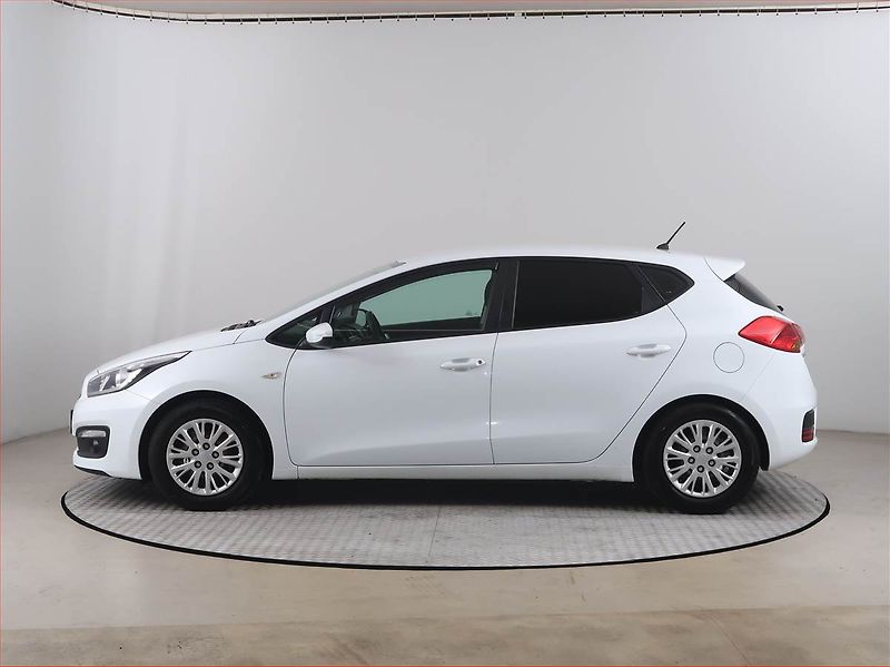 Kia Ceed (2017) 1.4 CVVT, Park. senzory - fotka 3 z 14