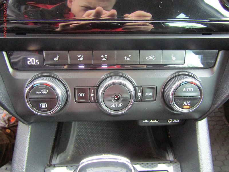Škoda Octavia (2014) 2.0 TDi, ČR, RS, DSG, bixen - fotka 11 z 17