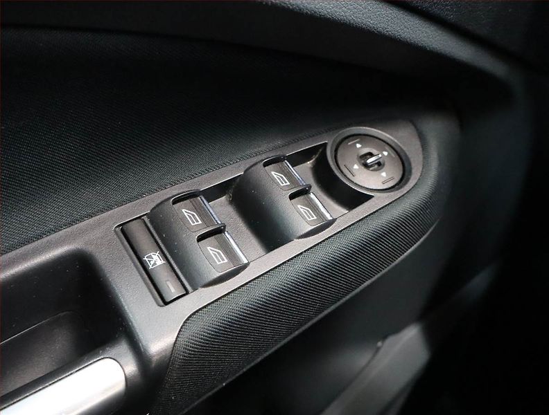 Ford C-MAX (2011) 1.6 i, Tempomat, Park. senzory - fotka 19 z 20
