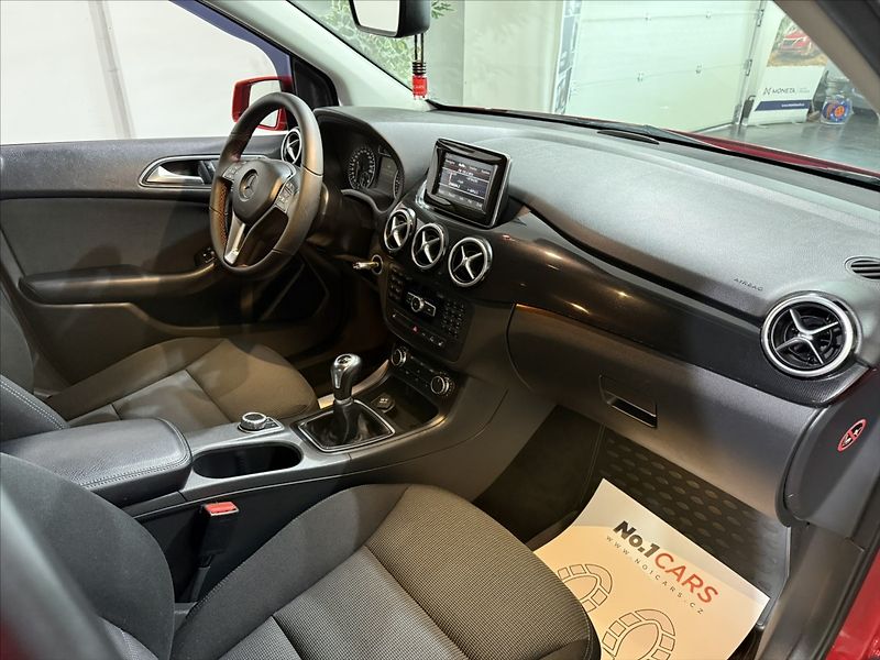 Mercedes-Benz Třídy B 1,8   CDi BI-XEN NAVI VÝHŘEV - fotka 21 z 40