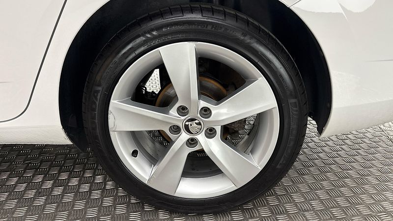 Škoda Fabia 1.0 TSI Ambition Combi - fotka 19 z 23