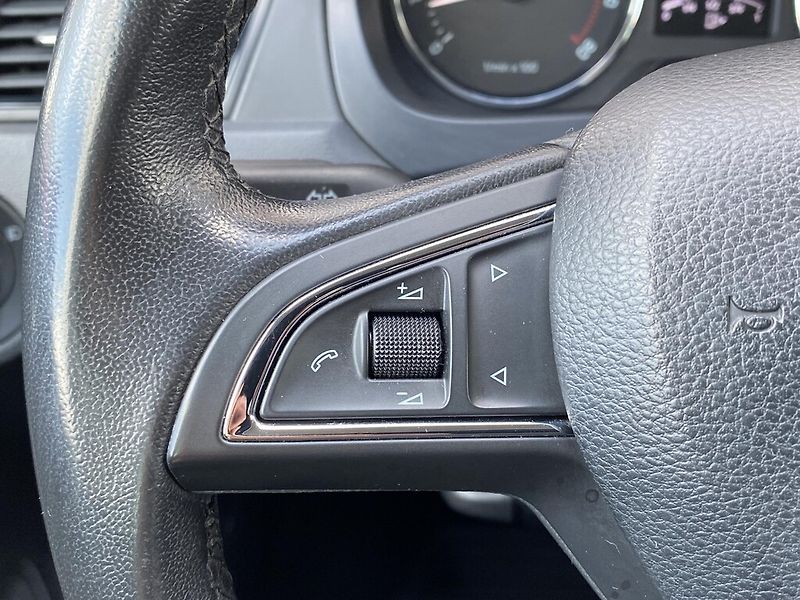 Škoda Rapid 1.2 TSI 63 kW Ambition - fotka 14 z 23