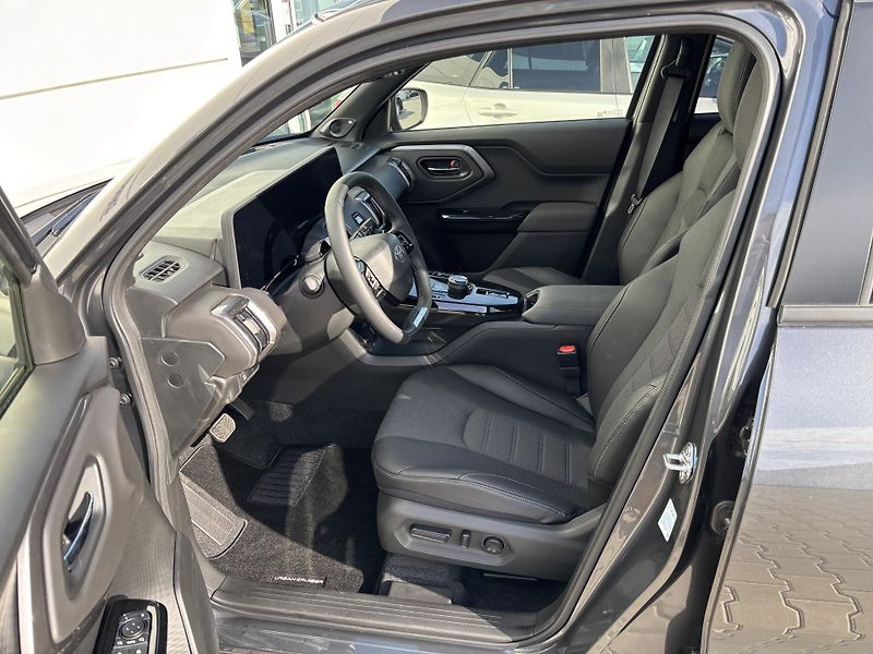 Toyota Urban Cruiser (2026) Executive 61kWh 4x2 - fotka 7 z 14