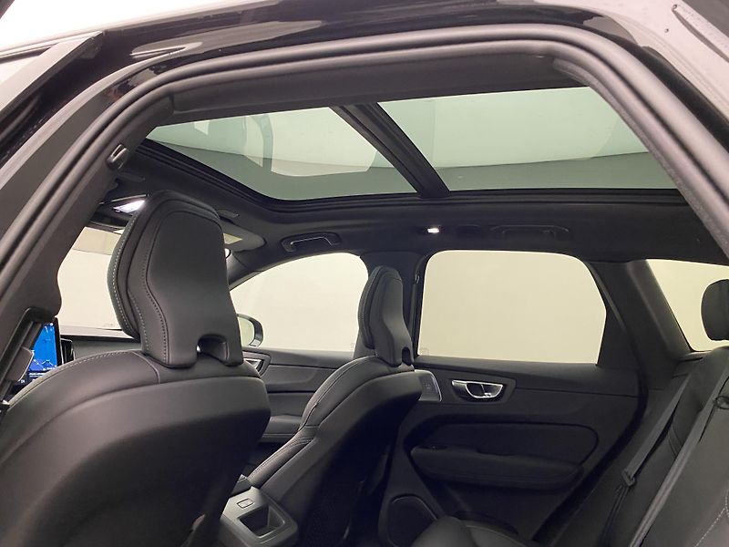 Volvo XC60 T8 AWD RECHARGE REZERVACE - fotka 31 z 65