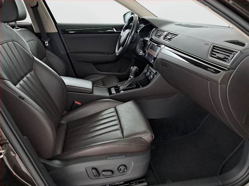 Škoda Superb (2016) Laurin&Klement 2.0 TDI 4x4 - fotka 9 z 22