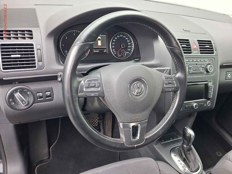 Volkswagen Touran (2011) 2.0 TDi, DSG, webasto - fotka 12 z 19