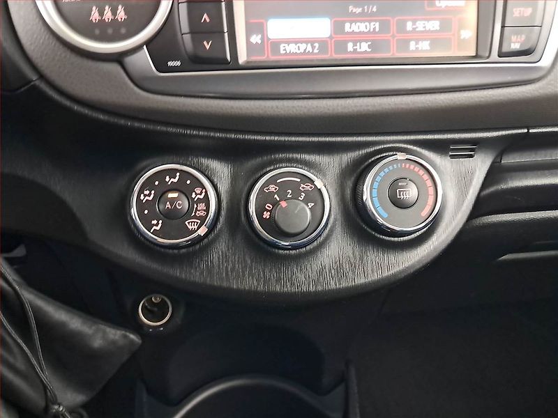 Toyota Yaris (2012) 1.0 VVT-i, Park. senzory - fotka 15 z 18