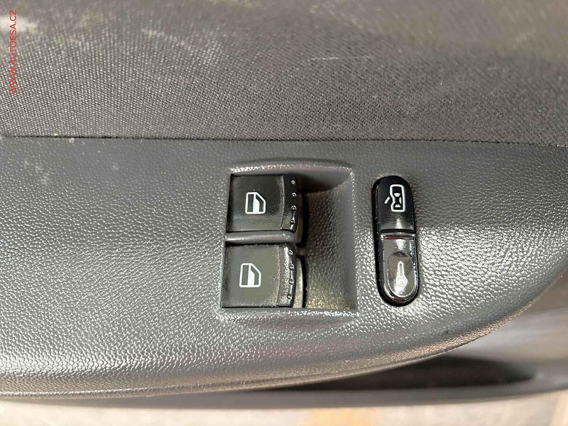 Škoda Fabia (2006) 1.4 i, AC, výhřev sed - fotka 12 z 13