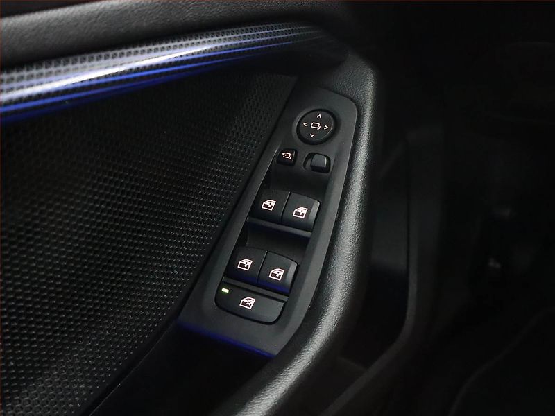 BMW Řada 1 (2019) Luxury Line 116d, Automat - fotka 16 z 18