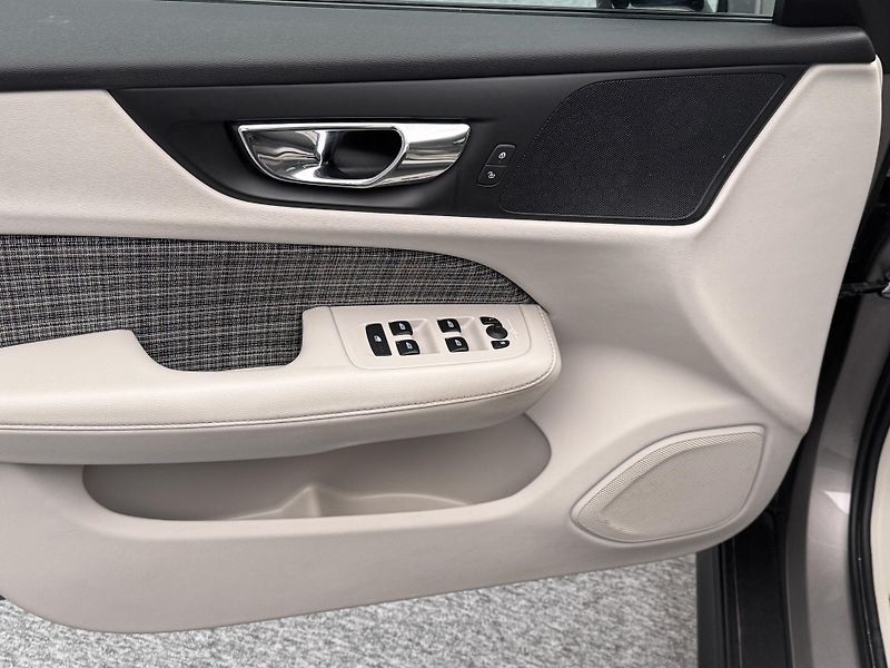 Volvo V60 CC D4 AWD MOMENTUM POLESTAR  - fotka 18 z 40